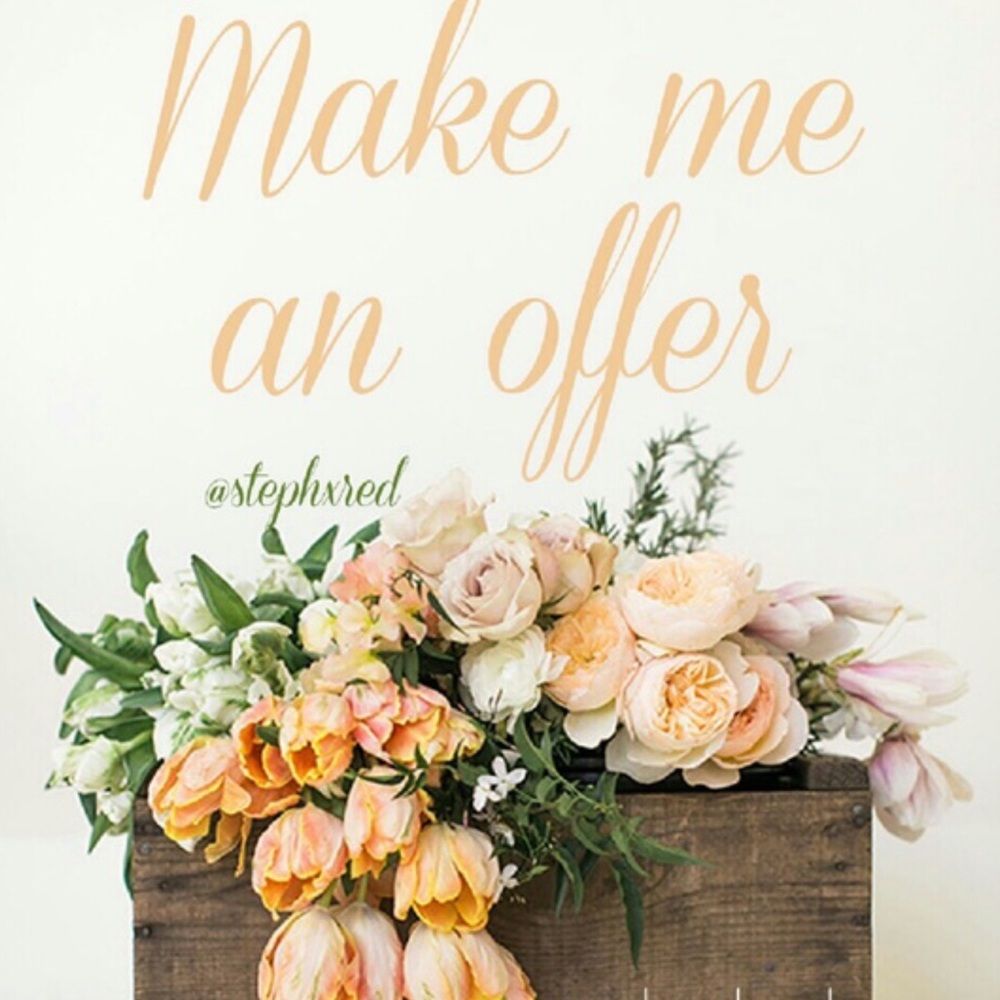 FREE GIFT WITH ANY BUNDLE⭐️💗